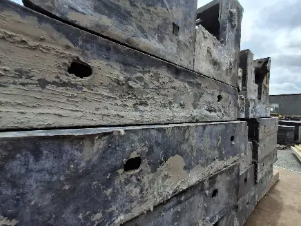 Nawarstwiony beton na ramach płyt szalunkowych
